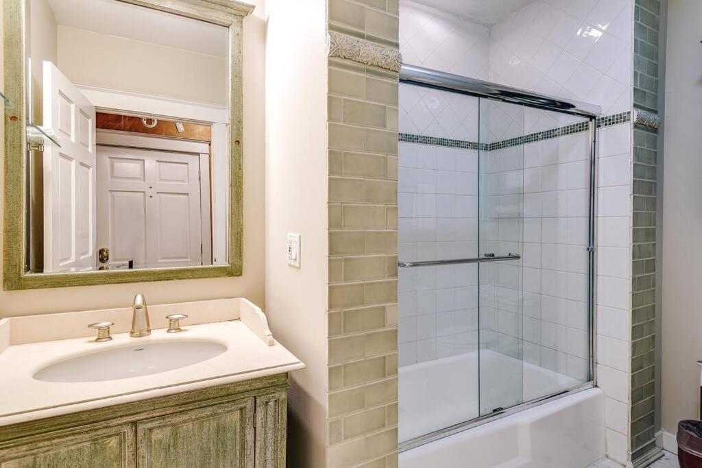 시카고 Historic And Unique Brownstone In Gold Coast - Downtown - 3 아파트 외부 사진